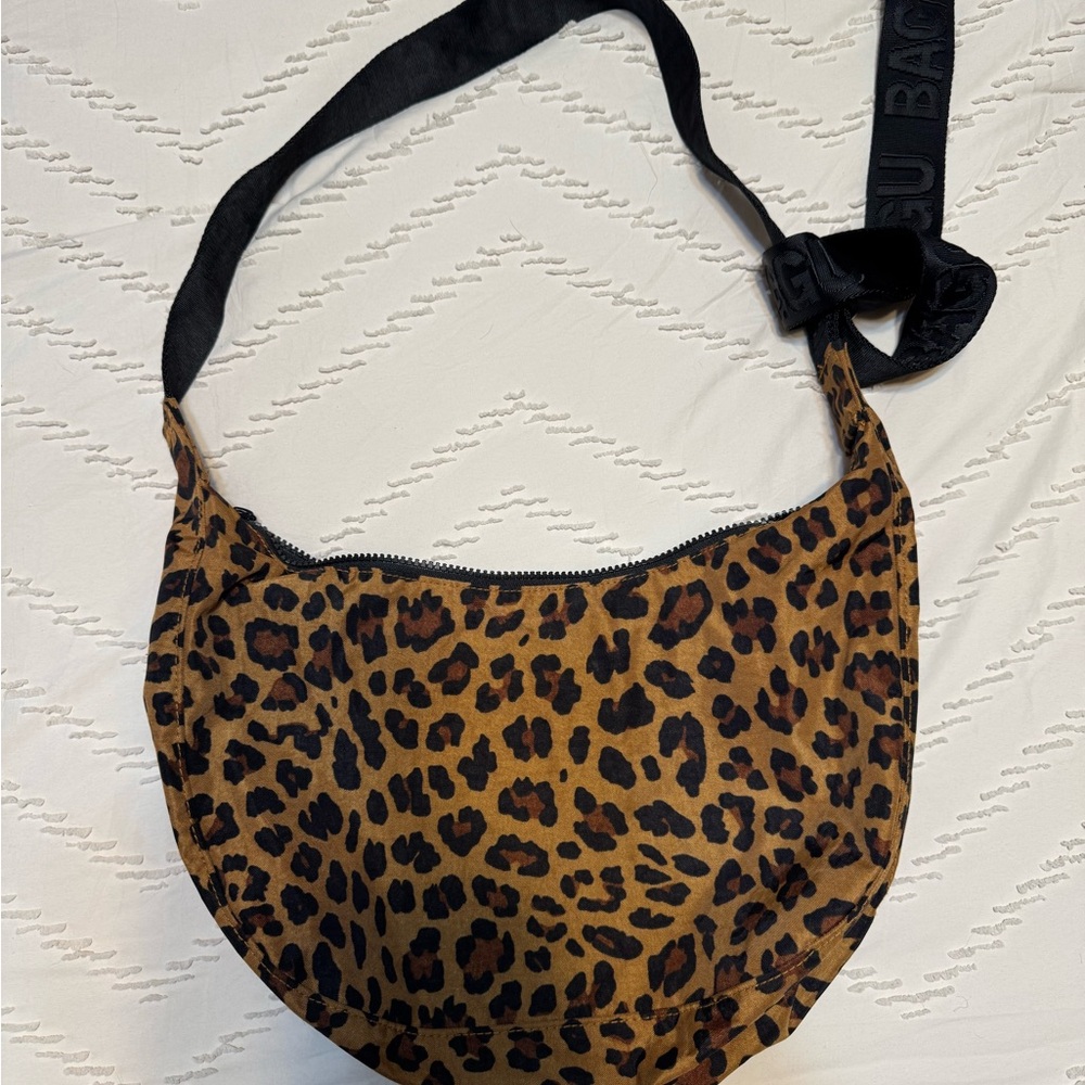 BAGGU leopard medium crescent bag